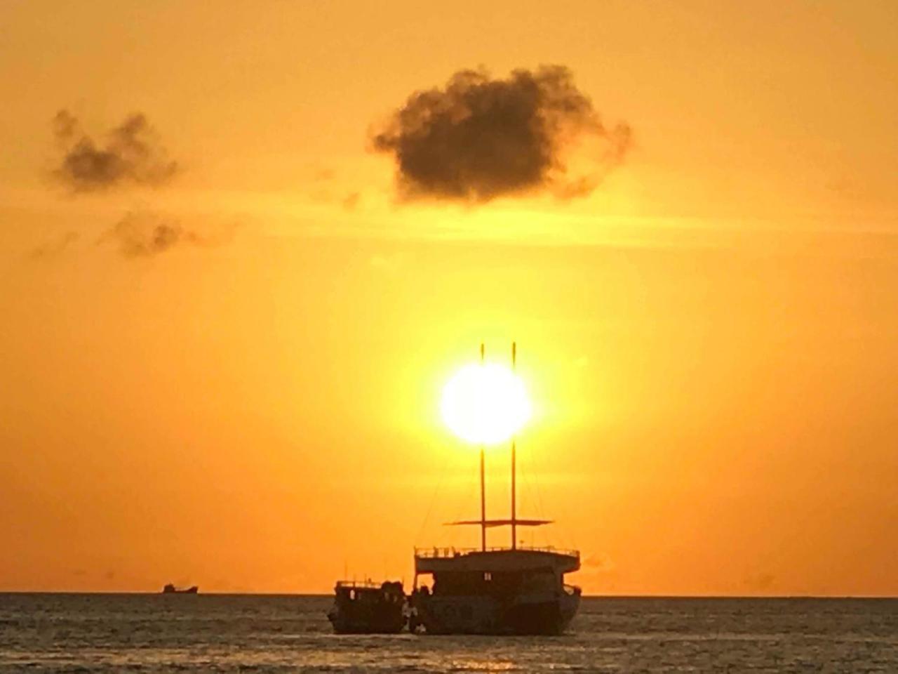 String Wave Maldives Otel Gulhi Dış mekan fotoğraf